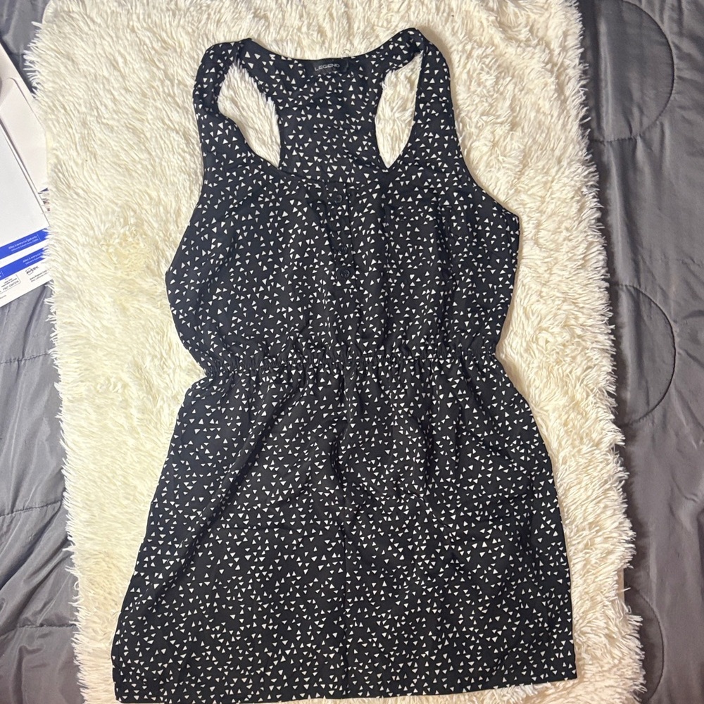 Elegant Black and White Sleeveless Dress